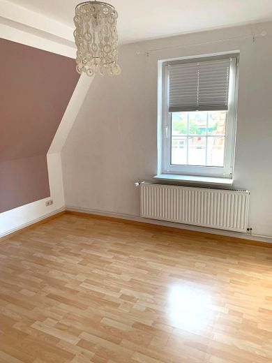 Zweifamilienhaus mit Werkstatt in zentraler Lage. – OG Schlafzimer