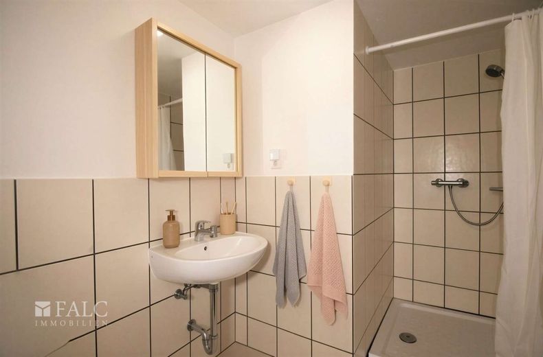 +++ Charmante DHH mit sonnigem Hof - Ihr neues Zuhause! +++ – Badezimmer I