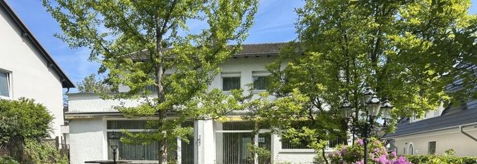 Wohnen am Kurpark: Preisreduzierung! Grundstück mit Seltensheitswert und Objekt mit Vintage-Charme!