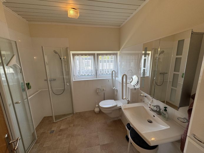 Waldrand Bungalow zu den Fischteichen incl. Strom – Badezimmer