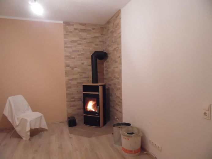 Wohnzimmer mit Kamin