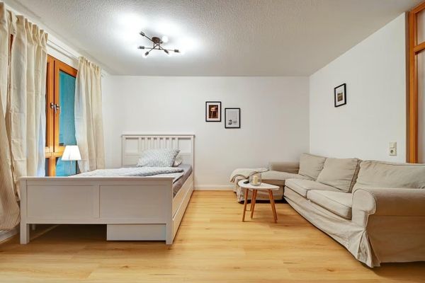 Modern möblierte 1-Zimmer-Wohnung mit Terrasse und TG-Stellplatz in ruhiger Lage in Böblingen