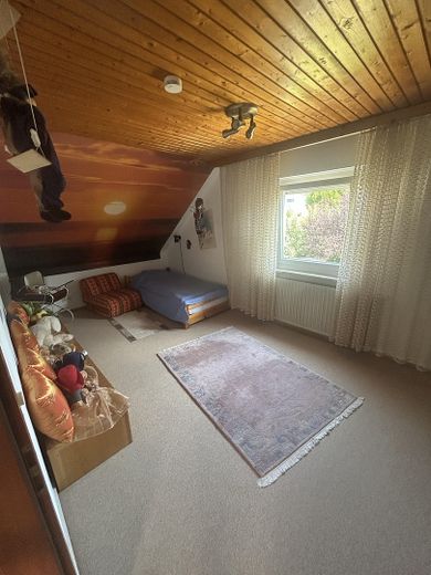 Raum für Familie – Charmantes Einfamilienhaus mit Terrasse und Vollkeller – Schlafen OG