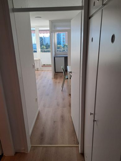 Erstbezug nach Renovierung: Vollmöblierte 1 Zimmer Wohnung - Erlangen Paul-Gossen-Str. – Flur