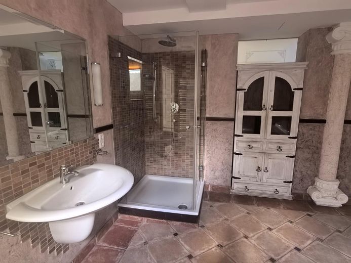 160 m2 Souterrain Luxuswohnung mit 40 m2 Terrasse in 13587 Berlin – Foto 8