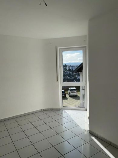 Aantrekkelijk, pas gerenoveerd 3-kamerappartement op een gewilde hoger gelegen locatie met onbelemmerd weids uitzicht – Lichterker Kind-/Arbeitszimmer