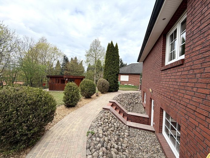225 qm Familienglück auf 2 Ebenen + Toller Garten, Sauna & Kamin – Kellerzugang Garten