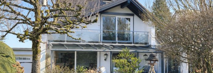 2-Familienhaus in Top-Zustand auf großem, parkähnlichem Grundstück