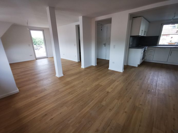 Modernisierte Dachgeschosswohnung in Mainz-Finthen - hell, ruhig und charmant – Wohn und Essbereich