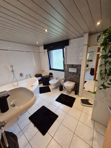 Bad mit Eckbadewanne