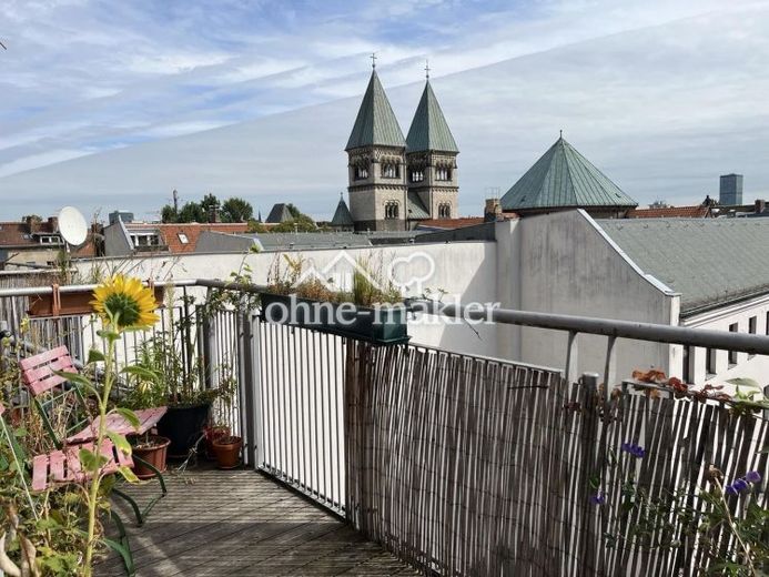 Kreuzberg’in merkezinde çatı teraslı aydınlık çatı katı dairesi – Fotoğraf 1