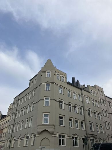 Großzügige 3-Zimmer mit Laminat, Balkon und Eckwanne in guter Lage – IMG_5039