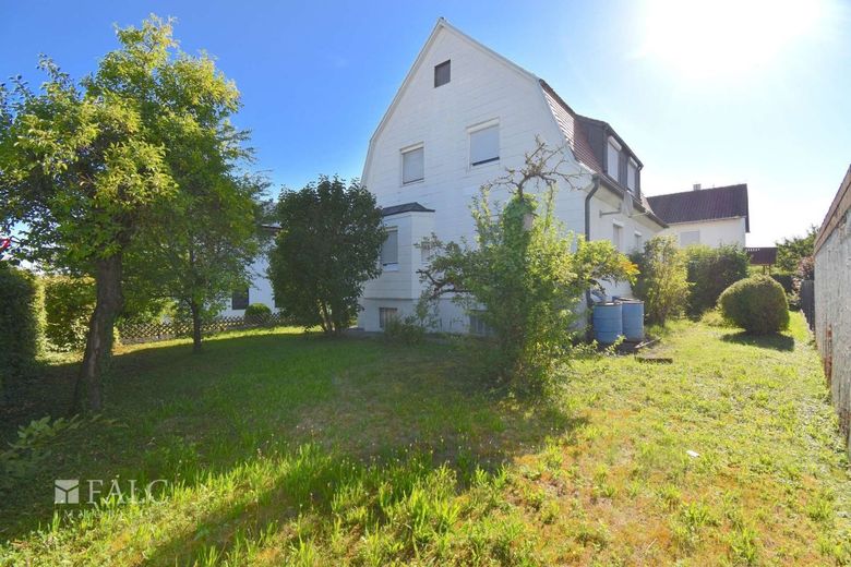 Großes Grundstück mit Handwerkerhaus – Außenansicht