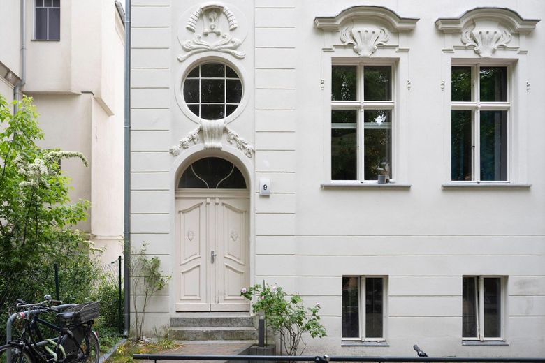 Rarität! Barrierefreie Gartenwohnung in Neobarock-Villa! – Haupteingang
