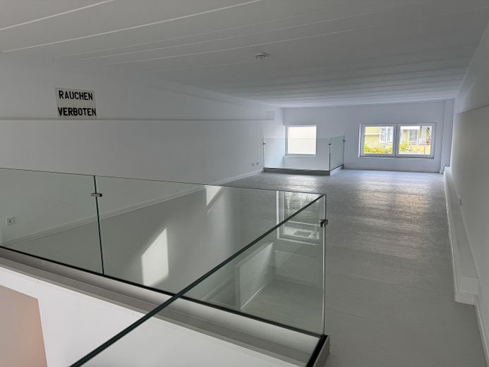 Otwarta mieszkanie 3,5-pokojowe na trzech poziomach – Wohngalerie 1. OG  leer