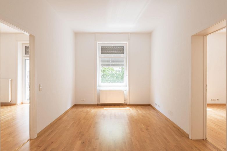 Élégant et paisible au cœur de Wiesbaden : spacieux appartement ancien avec quatre balcons – Schlafzimmer