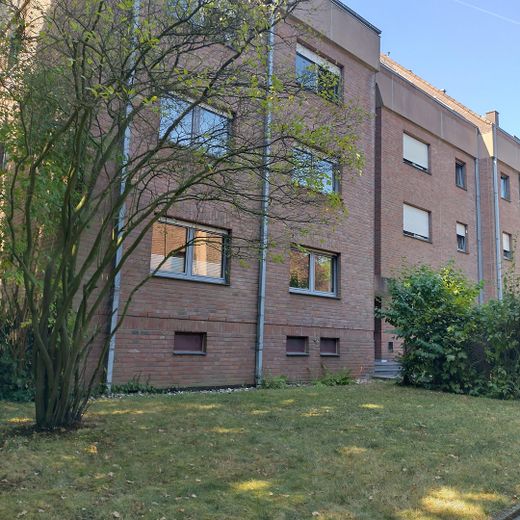 Traumhaftes Wohnen am Rhein: Großzügige Maisonette in Top-Lage von Neuss-Grimlinghausen – Haus Außenansicht