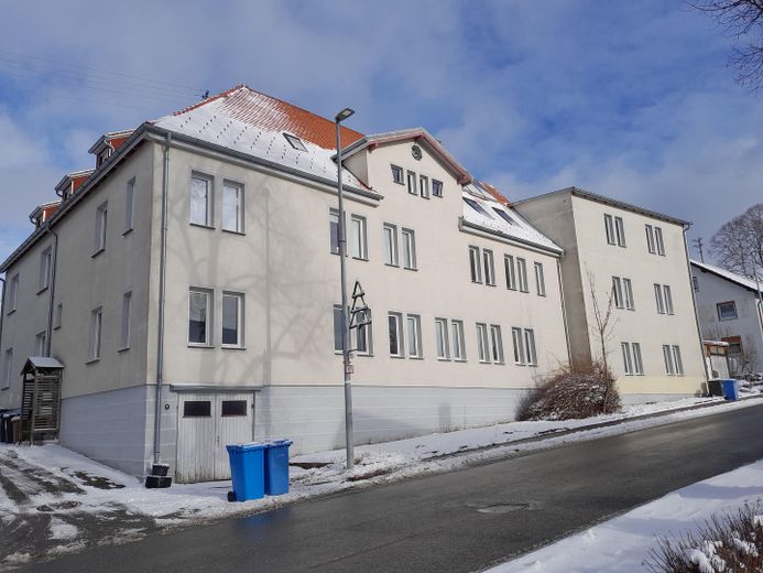 Ruim 3,5-kamerappartement met balkon, tuin en parkeerplaats – Foto 2