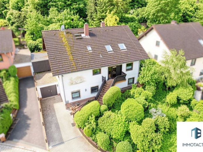Großzügiges Einfamilienhaus mit Ausbaureserve, Garage, Balkon, Terrasse & geschütztem Garten – Foto 1