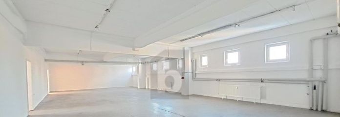 TROCKENE + SICHERE STORAGEFLÄCHE MIT AUFZUG 2. OG