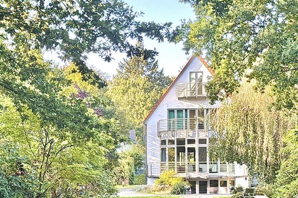 Exclusive Bremen House by the Lake – Parkland & Building Land