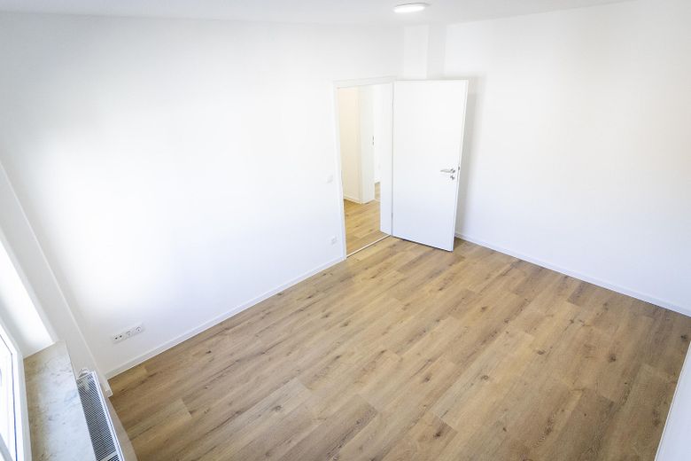 *Sin comisión*, *Modernizado*, *Porción de jardín* Venta de piso en planta baja en Niederwerrn – Schlafen