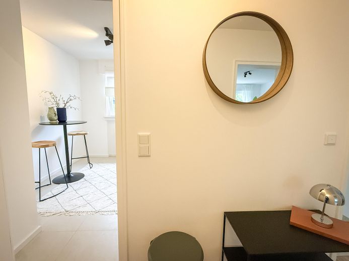 Erstbezug nach Sanierung: Stilvolle 3-Zimmer-Wohnung mit Balkon & Stellplatz in Sachsenhausen-Nord – Eingangsbereich
