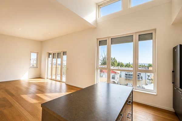 Haus im Haus großzügige 156 m² 4 Zimmer Penthousewohnung mit Aufzug, Süd Balkon, nahe Berlin