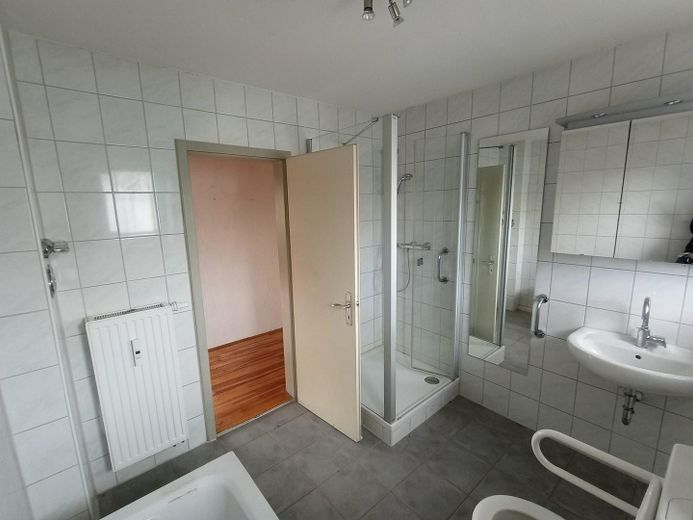 Wohnung OG Badezimmer