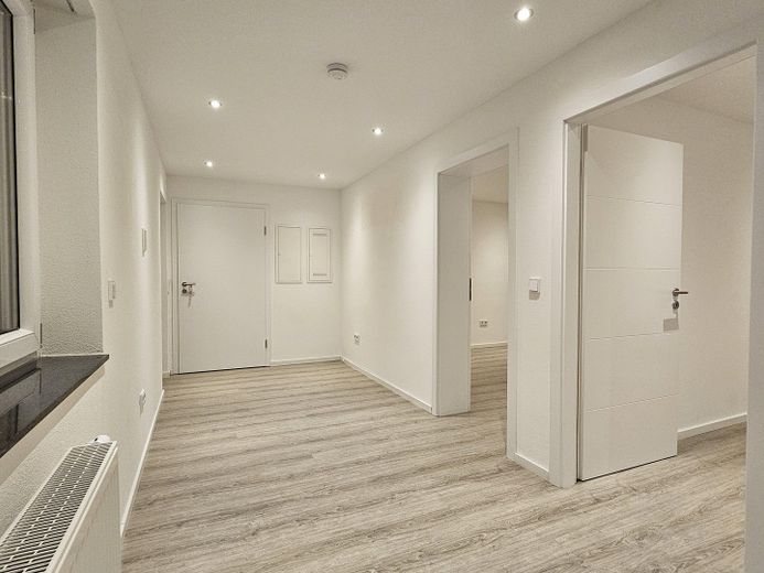 Mutfak ve garajlı modern 4 odalı daire, TBB – Flur