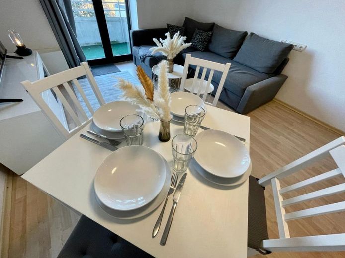 Balkonlu, asansörlü, ankastre mutfaklı, yüzme havuzlu/saunalı ve isteğe bağlı kapalı otopark yeri bulunan, tamamen mobilyalı 49 m² daire – Fotoğraf 11