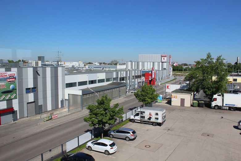 Büro ca. 20 m² in Augsburg-Lechhausen – provisionsfrei, ab 31.08.2026 – Fensteraussicht