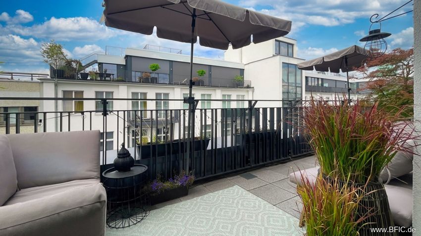 Hochwertige Dachterrassen-Wohnung, Blick auf den Fernsehturm – Terrace courtyard side