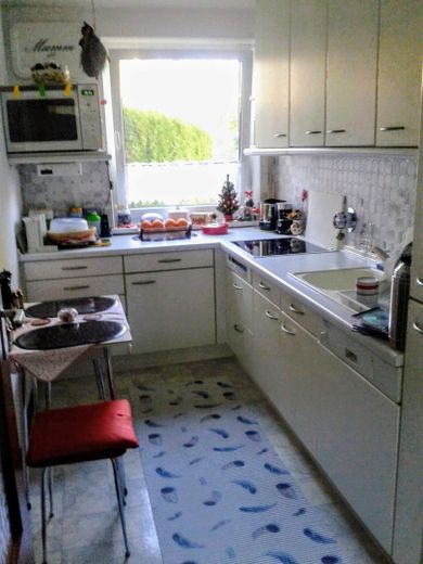 Kleinhadern - Helle Süd-Terrassenwohnung im Grünen zu verkaufen! – Gemütliche Küche