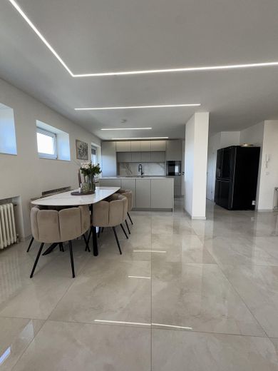 Moderno appartamento di 4 locali | 121,5 m² | garage incluso | 2 balconi | cucina con isola | cantina | posizione eccellente – Foto 2