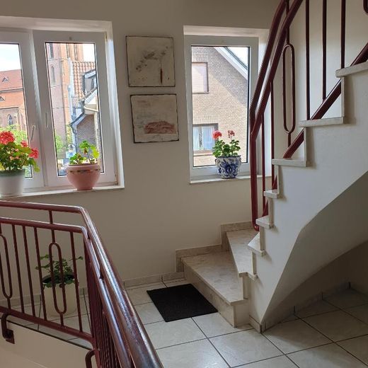 Voll möblierte 76 m² DG-Wohnung in Steinfeld – ab sofort frei – Treppenhaus