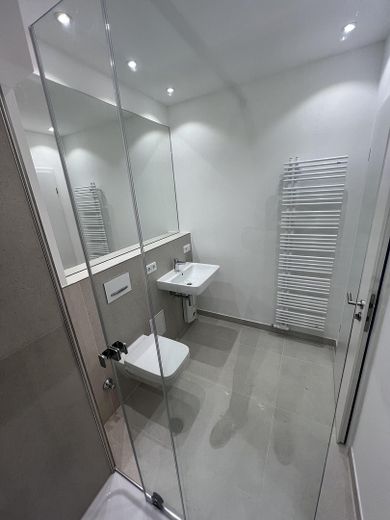 Helle 3 Zimmer Wohnung in der Carlstadt – Badezimmer