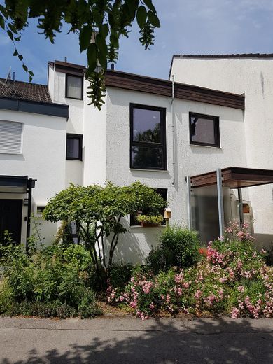 Casa a schiera centrale tranquilla a Neukeferloh - 5 locali + locale hobby + garage – Hausansicht - Eingang