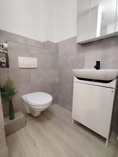 5-Min zum HBF | Kernsaniertes WG-ZIMMER – Badezimmer