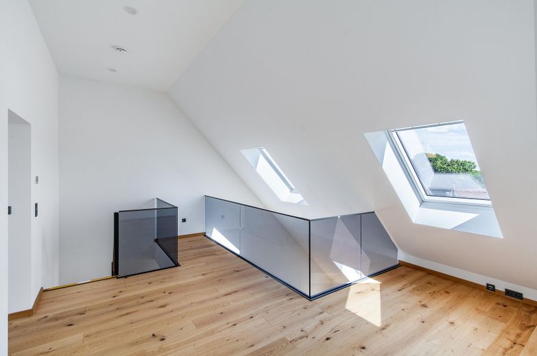PROVISIONSFREI - Traumhafte Galerie-Wohnung im Erstbezug am Dorfplatz von Augsburg-Inningen – Galerie