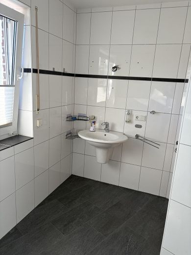 Großzügige Maisonette-Wohnungmit Balkon und eigenem Garten – Bad OG