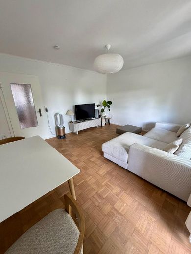 *Provisionsfrei* Renovierte 2,5-Zimmer Wohnung mit Balkon – Foto 2