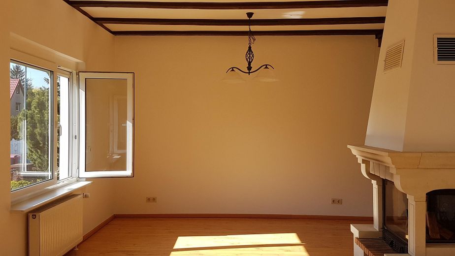 Wohnzimmer mit Kamin