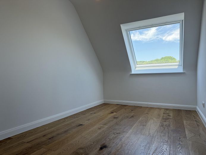 Etagen-Wohnung mit Reihenhaus-Charakter: kernsaniert, hell, Top-Schnitt, gut angebunden & im Grünen – Büro-Gäste-3