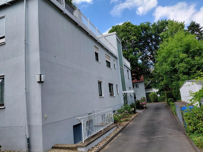 Şampanya havasında huzur vahası, komisyonsuz – Eingang, Richtung Garagen