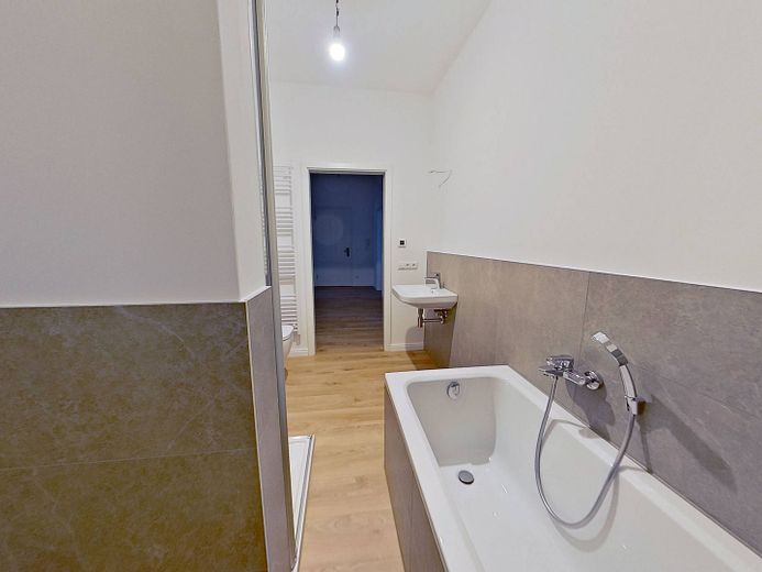 Traumhafte 3-Zi.-Dachgeschosswohnung in historischem Ambiente am Schloss – Ansicht II: Bad