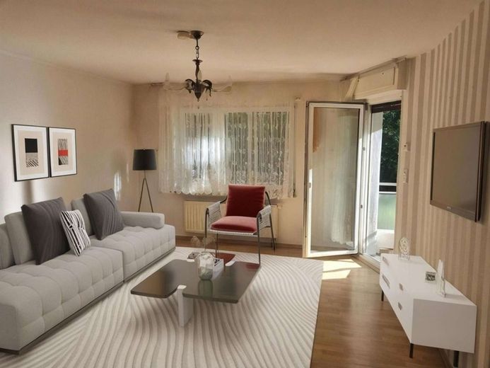 INVESTMENT: Modernisierte Zweizimmer Erdgeschosswohnung mit Klimaanlage – Wohnen, klimatisiert (staged)