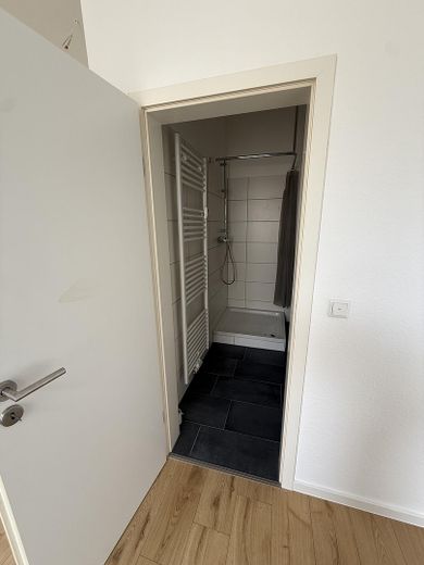 Vermietung 1 Zimmer inkl. Küche, Bad – Bad