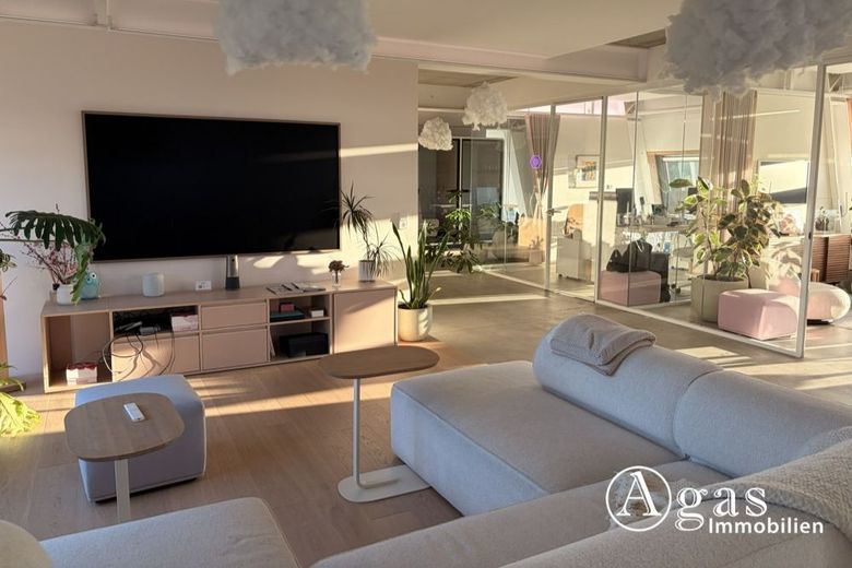 Innovation trifft Komfort: Modernes Büro über 2 Etagen mit Panorama-Dachterrasse  zu vermieten – Social Area 4. Etage