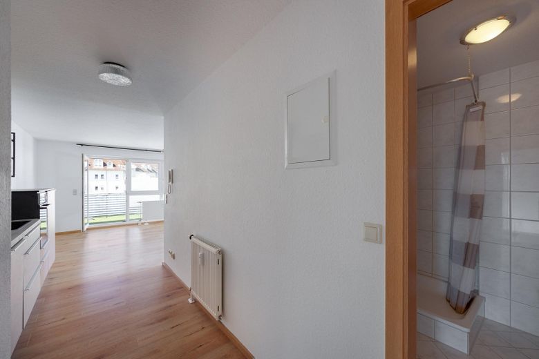 Bel appartement d’une pièce avec balcon dans un environnement calme à Laupheim – Wohn- Schlafzimmer